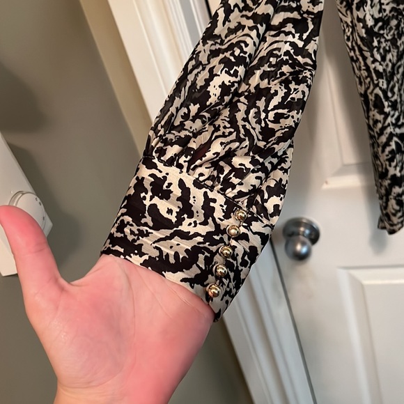 High neck printed blouse with balloon sleeves. - Picture 2 of 3